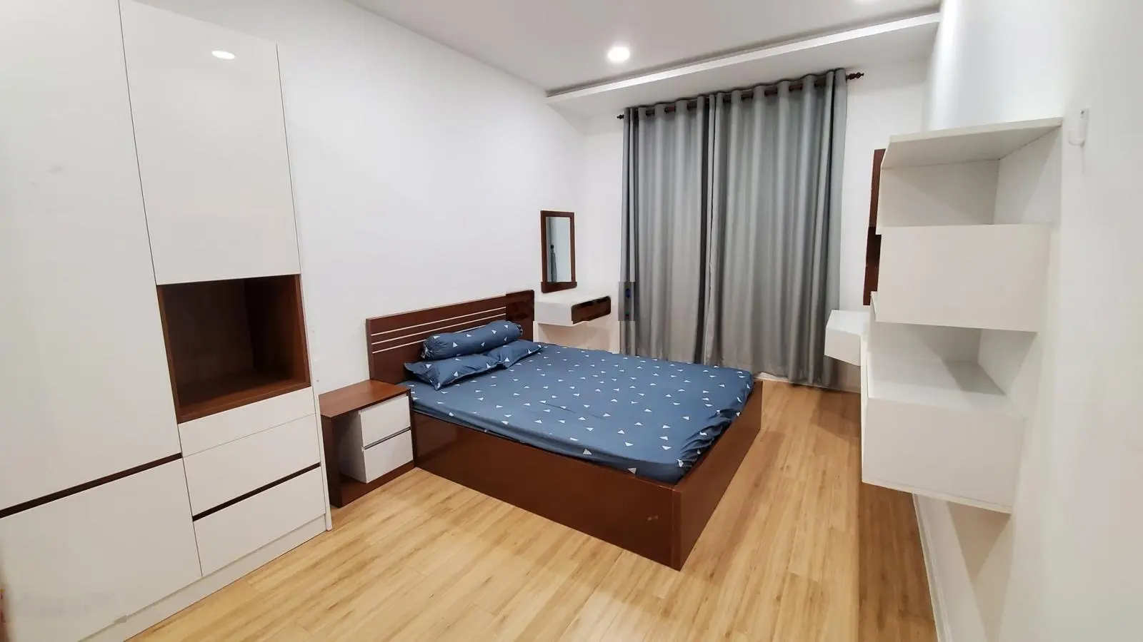 Chính chủ cần bán gấp căn hộ Xi Grand Court - Quận 10, DT 70m2 2PN - 2WC full NT giá 1 tỷ 990 triệu
