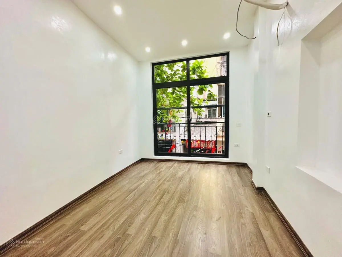 Siêuphẩm mặt phố.kinh doanh đỉnh cao. nhà bán.phố phù tiên. diện tích 15 mét vuông.5 tầng vip