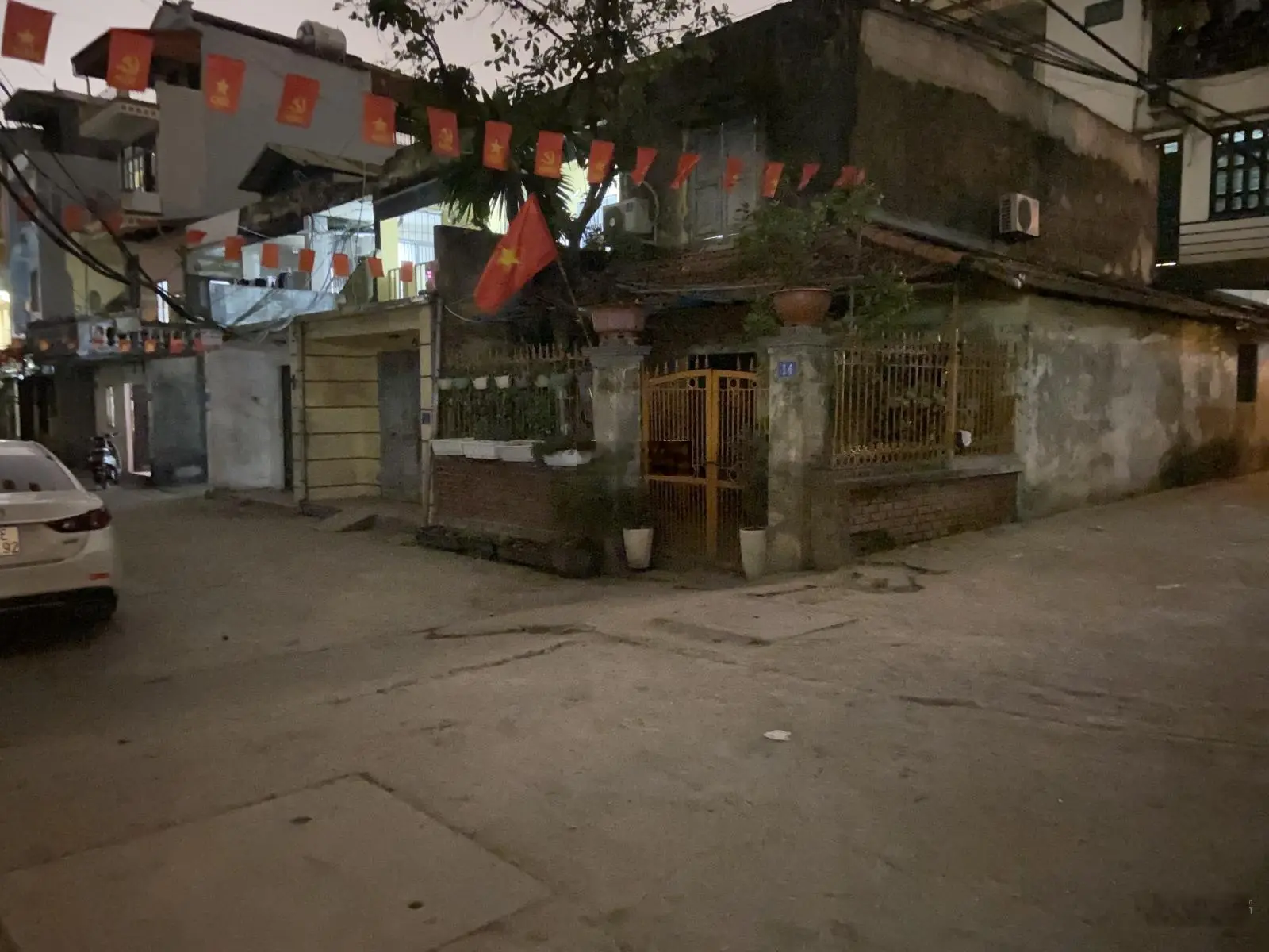 Nhà Nguyễn Khoái (số chẵn), ô tô vào cửa, thoáng trước sau, ngõ thông, 100m ra phố, giá đầu tư