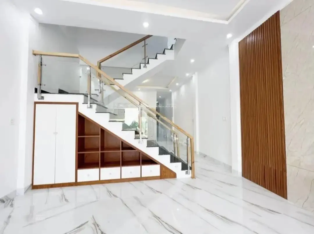 Bán gấp căn nhà nằm trong KDC quận 8 gần chợ đầu mối Bình Điền có dt 80m2 sổ HỒNG RIÊNG chỉ 3,8tỷ