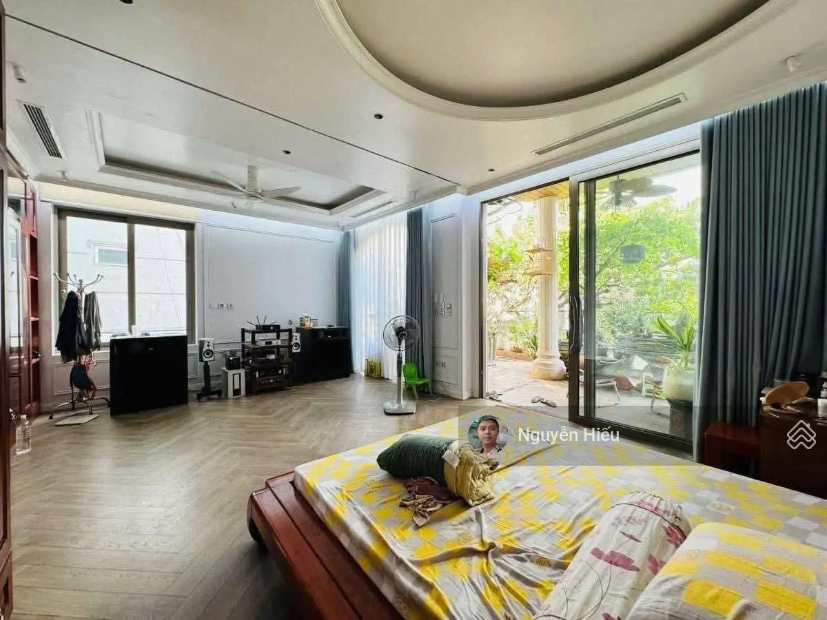 CC bán Nguyễn Văn Huyên 75m2 x MT 8m, Lô Góc, Kinh doanh, MP 10m, Ô tô vào nhà, sổ đẹp, chỉ 24 tỷ