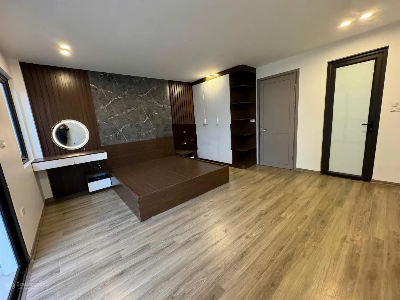 Nhà mới Đàm Quang Trung - Cổ Linh - Long Biên thang may lô góc, gara oto 45mxây 6 tầng 9.2 tỷ