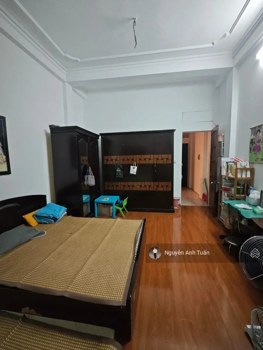 Bán nhà phân lô Trần Quốc Hoàn, Cầu Giấy ôtô 16 chỗ tránh đỗ trước cửa giá cực tốt 18.7 tỷ