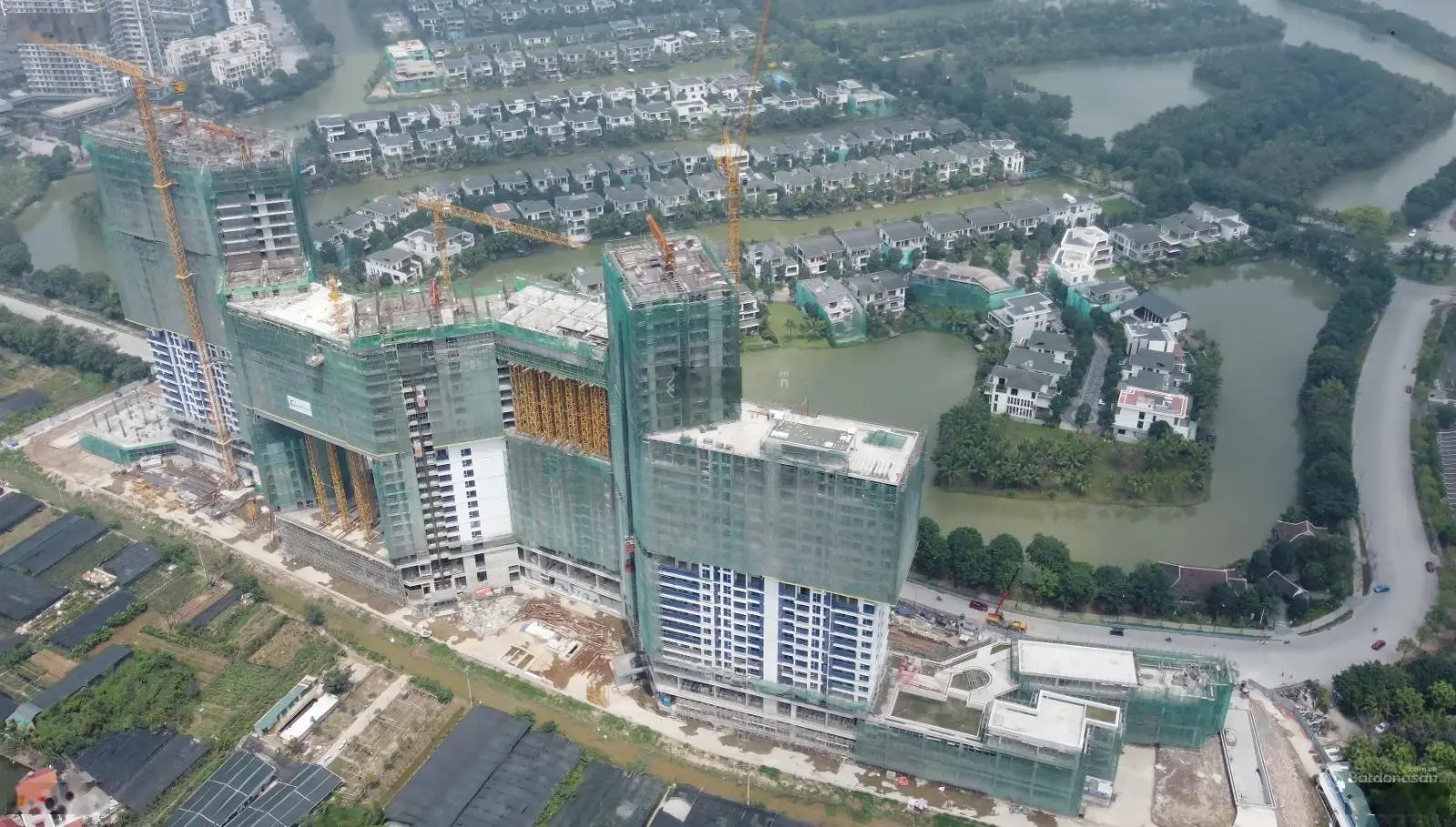 Sky Forest - 2PN view sông Hồng - 74.2m2 - 3,3xx tỷ ban công rộng có bồn hoa - PKD 0981 152 ***
