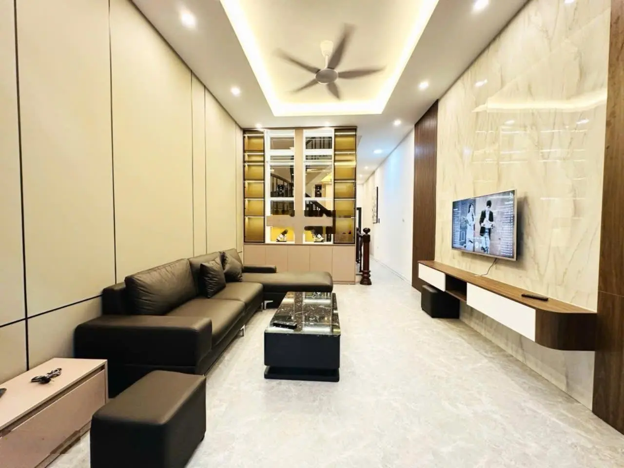 Bán nhà phố Dương Văn Bé, 42m x 5 tầng, thang máy, sổ đẹp 8,7 tỷ