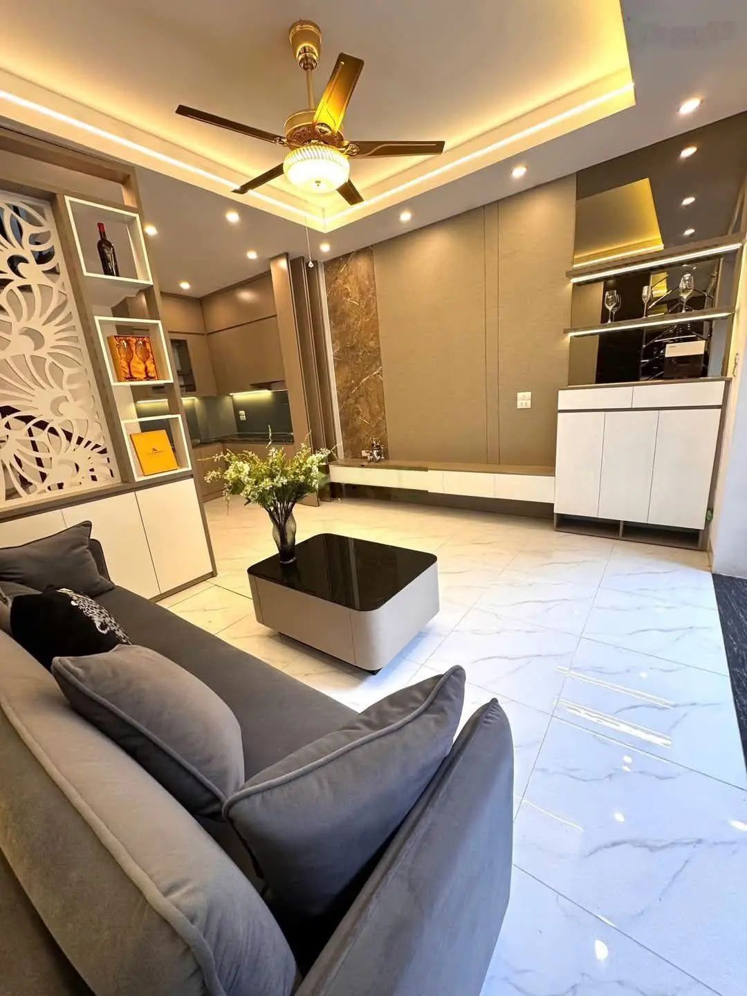 Chỉ mất 2 phút vào phố cổ , gần Lăng Bác, khu Phân lô cán bộ F361 An Dương 40m * 5 *5 giá 7,8 tỷ