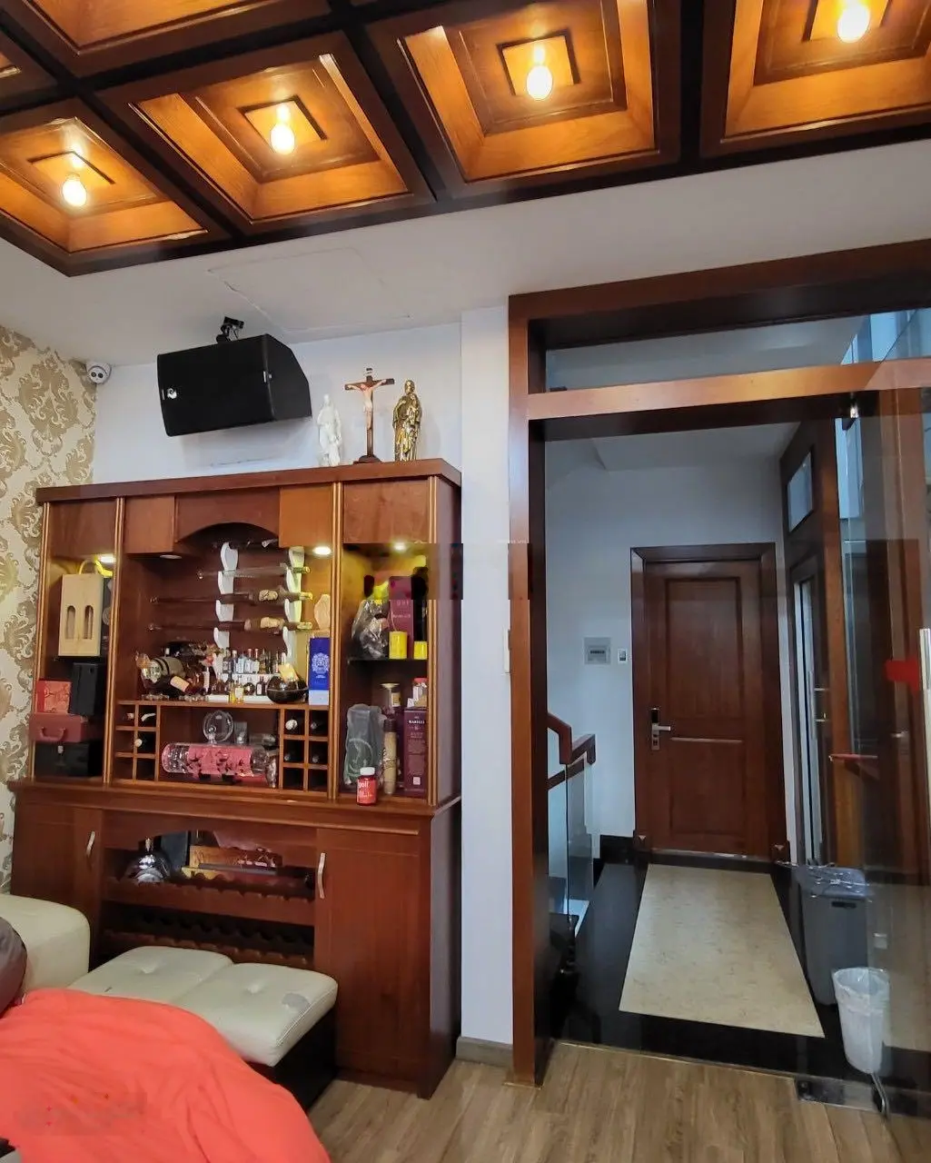 Nhà MT Nguyễn Hồng Đào Nhà mới có thang máy 5x20m, với 5 tấm HDT 50tr