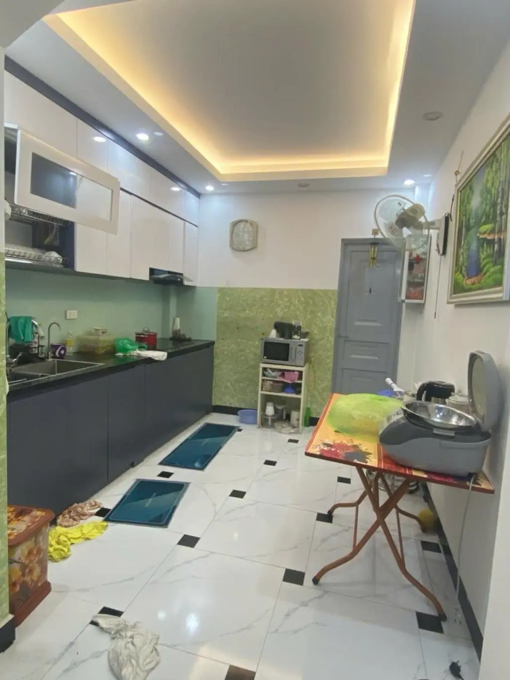 Nhà đẹp, nội thất xịn, có ô chờ thang máy, sân để xe, thoáng sáng, ô tô vào đến cửa