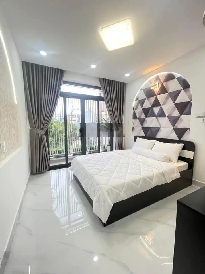 Hiếm Pháo Đài Láng, 2 mặt thoáng ở ngay, ngõ thông gần phố, cách ô tô 52m, dt 39m2 * 5 tầng