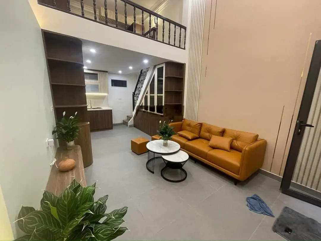 BÁN NHÀ TÔN ĐỨC THẮNG - ĐỐNG ĐA - GẦN PHỐ - NHÀ MỚI - FULL NỘI THẤT- 33M - 4T - MT4,5M - 5 TỶ NHỈNH