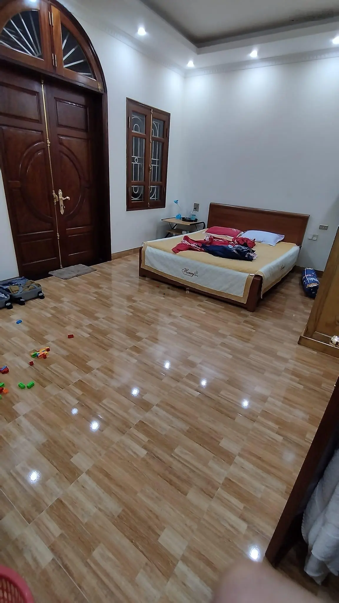 Chính chủ bán nhà mặt phố Lạc Long Quân 118m2 4T kinh doanh sầm uất giá 23 tỷ