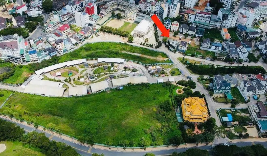 Bán lô đất 2 mặt tiền khu Golf Valley. Tel: 0906 916 ***