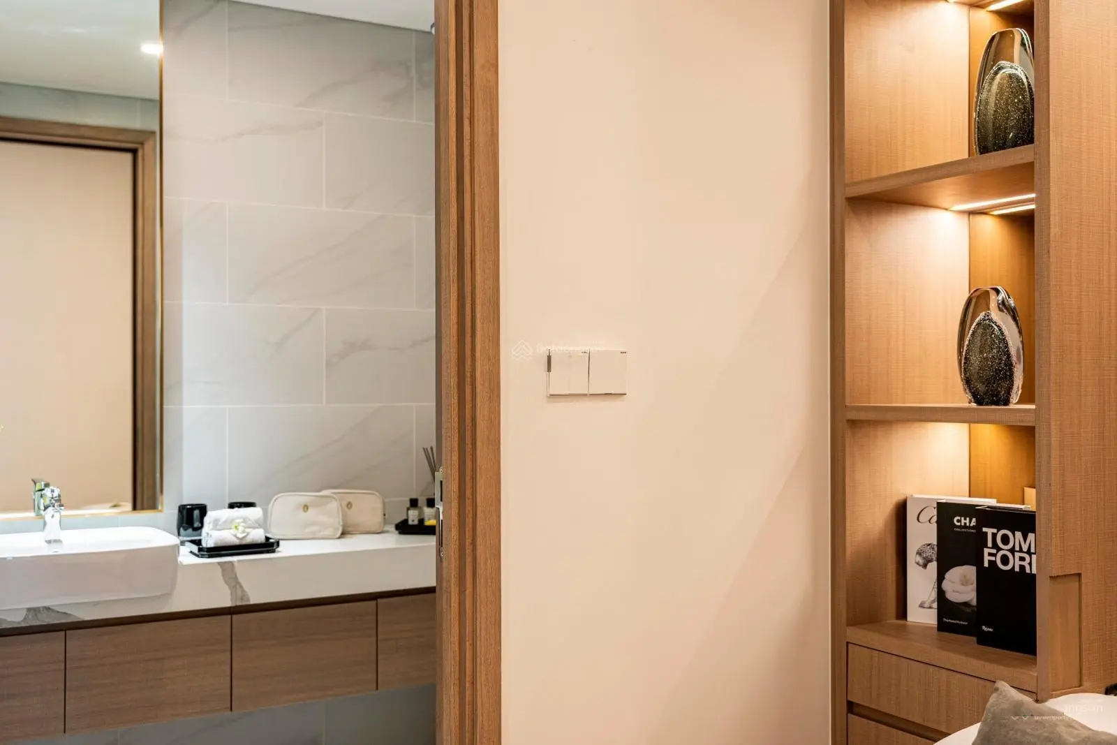 Chủ đi nước ngoài định cư cần nhượng lại căn hộ mới, đẹp sát sông Đà Nẵng. View sông Hàn, thành phố