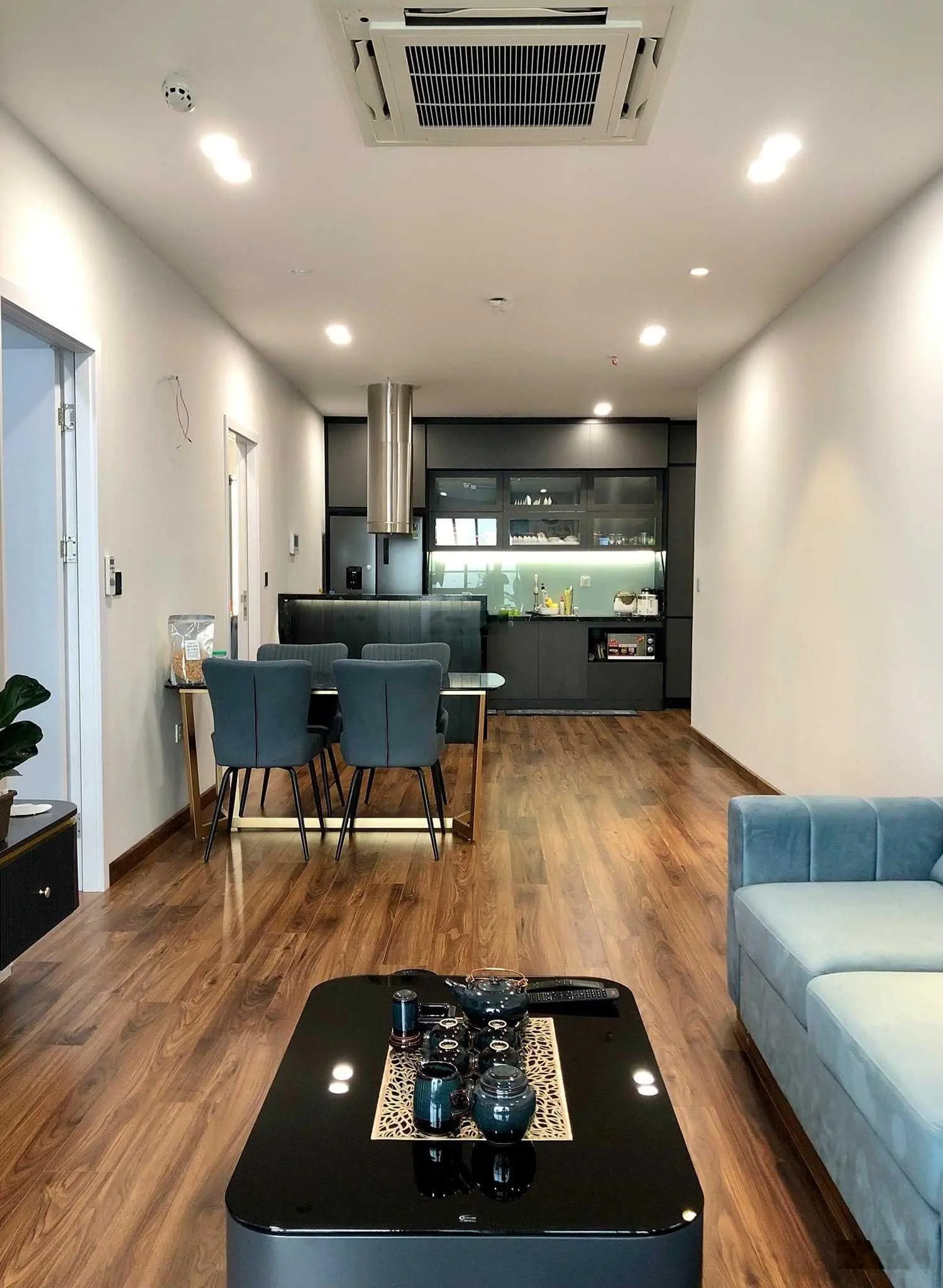 Tôi chính chủ bán căn 105m2 tháp B, nội thất xịn, sổ đỏ, giá mong muốn 4,8 tỷ, miễn trung gian