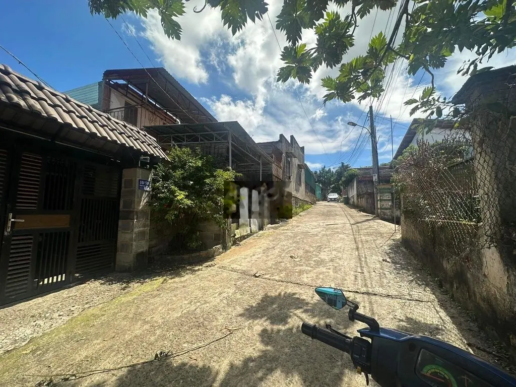 Cần bán nhà + đất 2 mặt tiền view đồi ruộng.