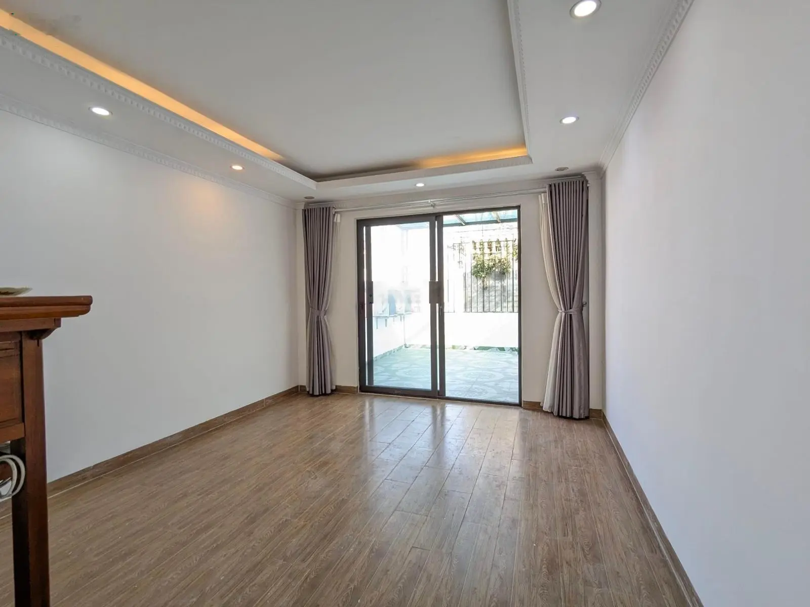 Bán gấp nhà mới nguyên tem phố Quốc Tử Giám Đống Đa 50M 6 tầng thang máy giá hơn 11 tỷ oto 10m
