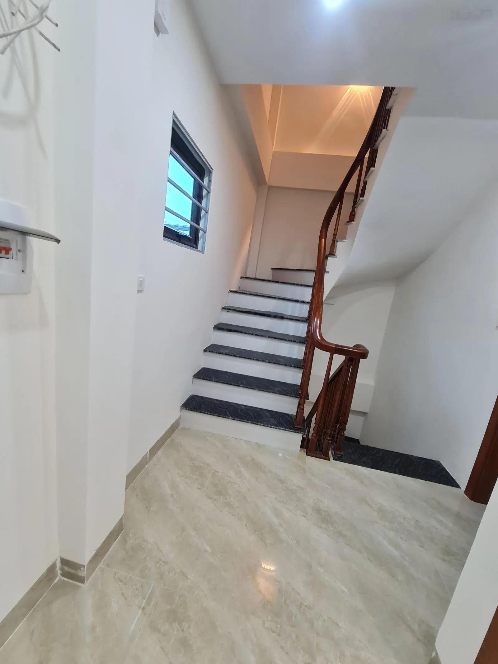 Di Trạch 5 tầng ngõ 5 bước ra trục chính ô tô tránh, ô tô đỗ cửa nhà ít sử dụng giá 4.85 tỷ