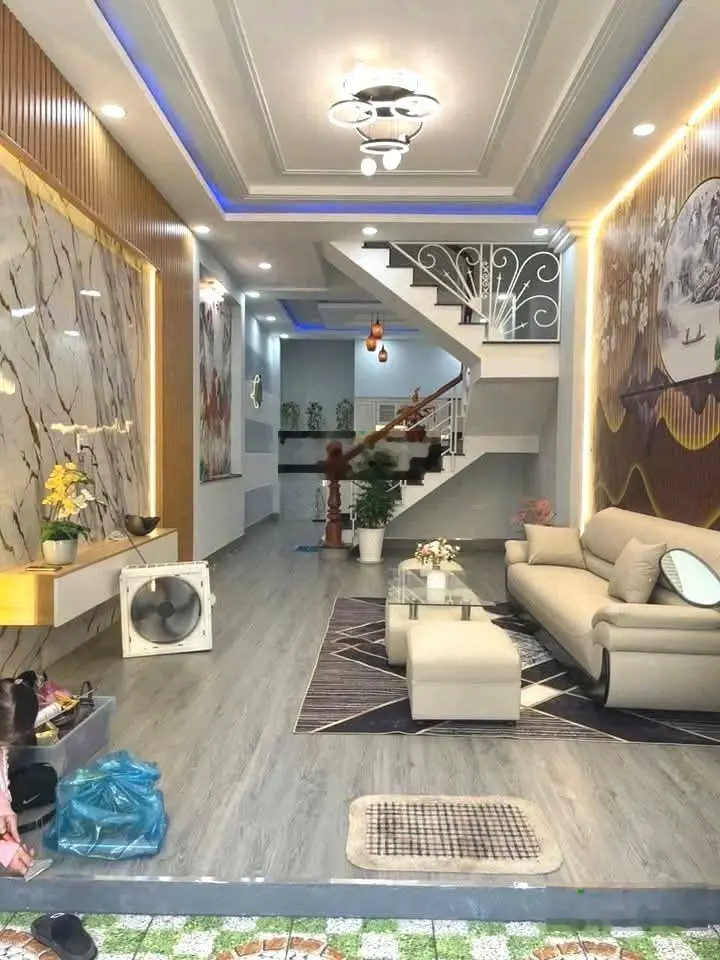 Hiếm Pháo Đài Láng, 2 mặt thoáng ở ngay, ngõ thông gần phố, cách ô tô 52m, dt 39m2 * 5 tầng