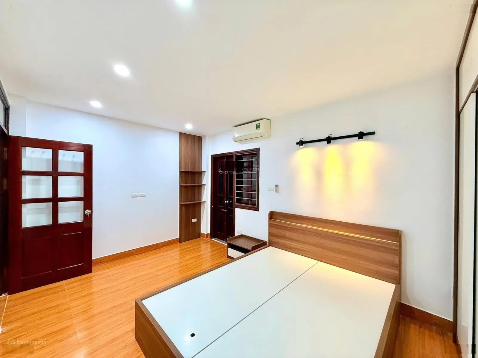 Bán nhà Kim Hoa, cực đẹp, cách ô tô 40m, ngõ nông, phù hợp gia đình trẻ. 30m 6 tầng nhỉnh 6 tỷ