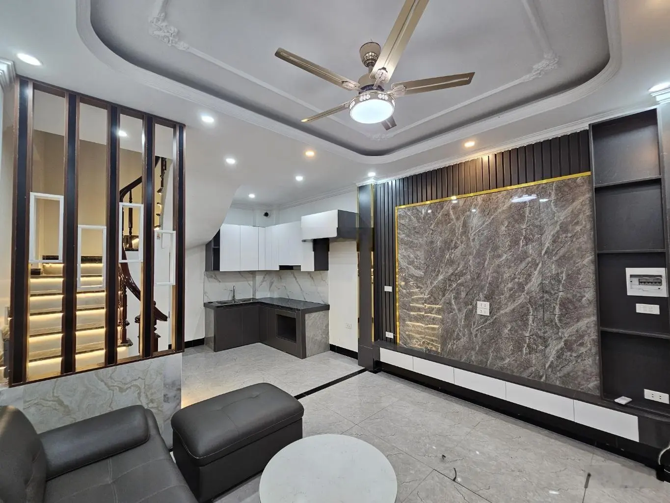 Bán nhà thượng thanh,32m_mt4m,3ngu,phun nội thất,ô tô đỗ cổng,5xty