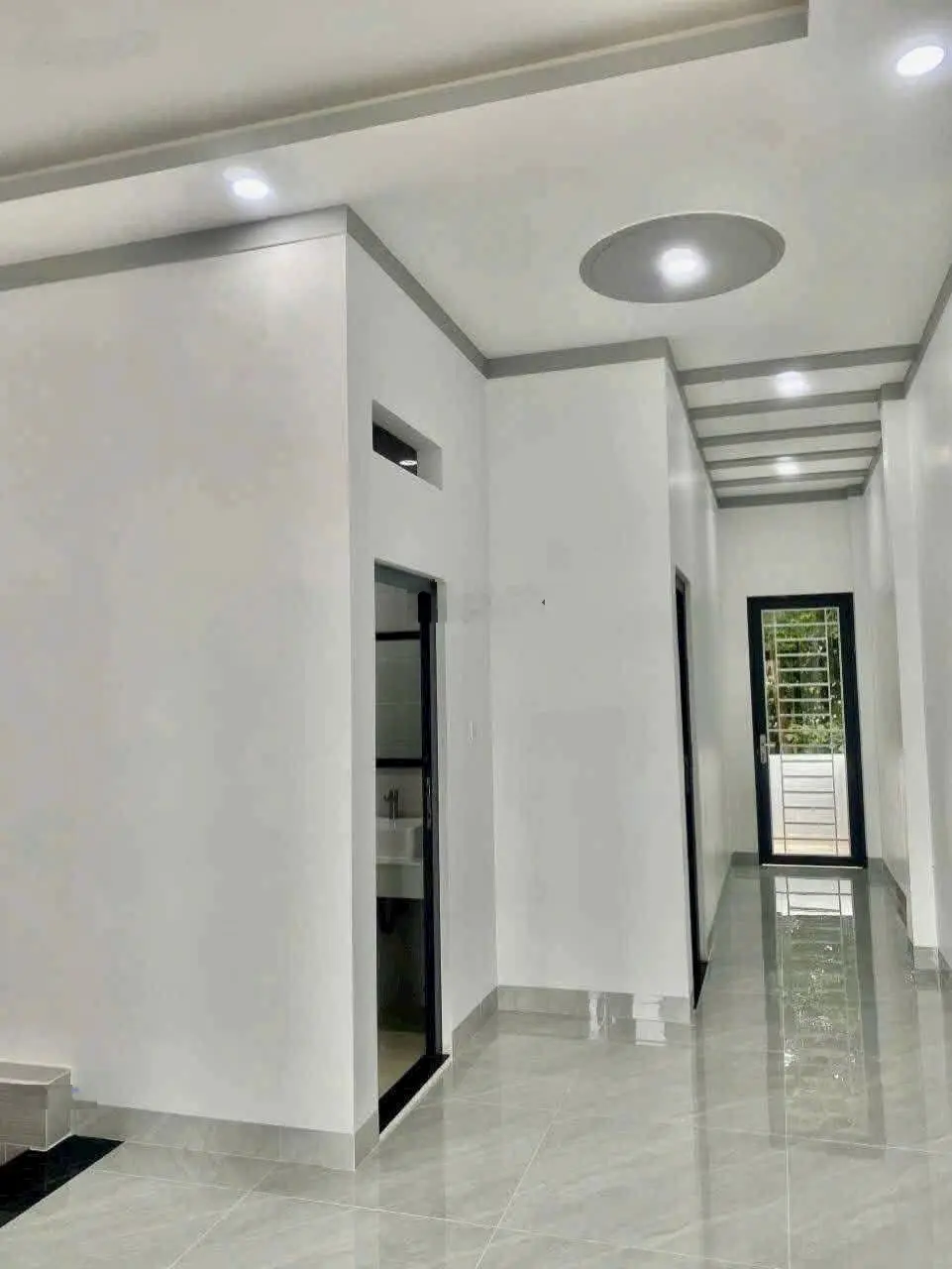 Cần bán nhà mới 100% phường Tương Bình Hiệp. Gần trường nguyễn hiền. Gần ngã ba sở gà