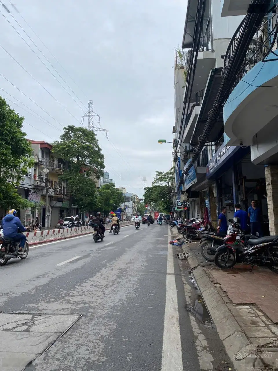 Bán nhà mặt phố Trần Khát Chân, vỉa hè đá bóng, diện tích 56m2 chỉ 18 tỷ