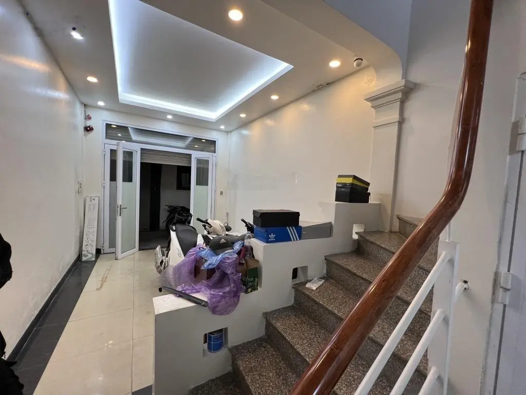 Nhà mới đẹp ở phố Minh Khai ngõ rộng nông 30m2, 6 tầng, 6 tỷ mốt
