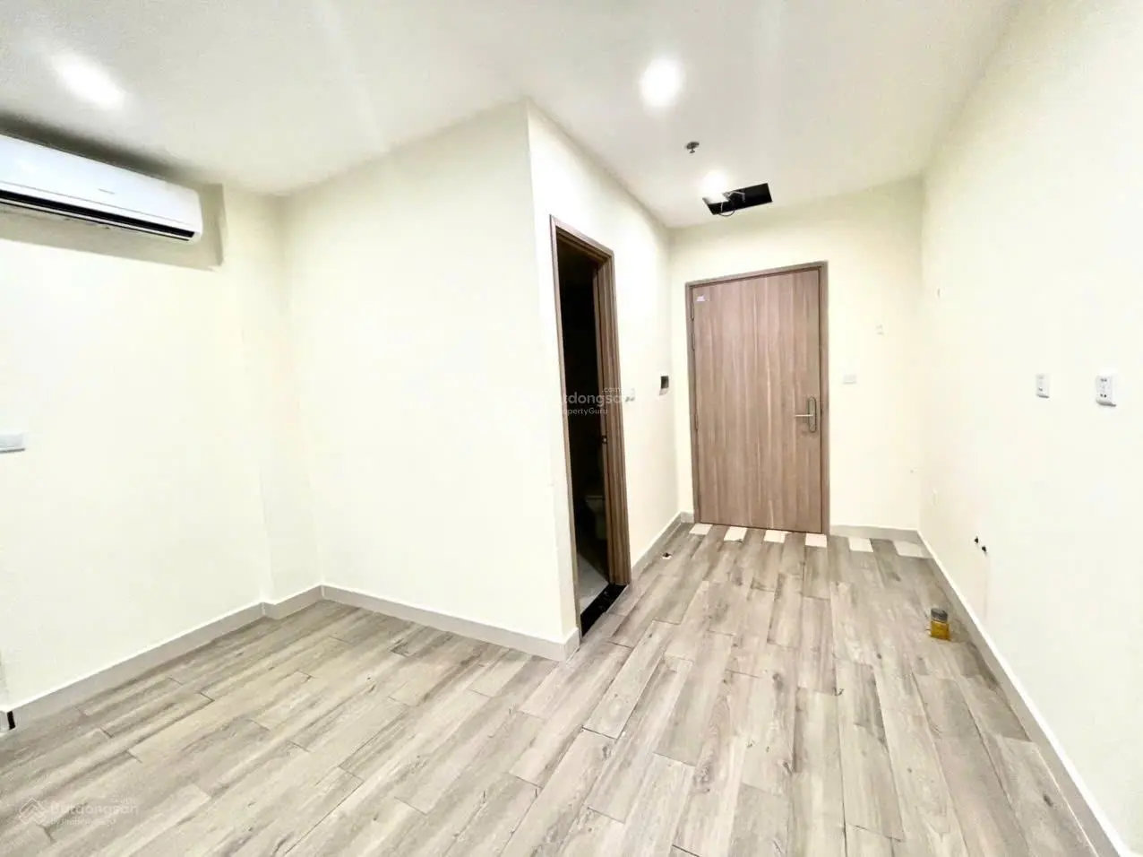 Chính chủ cần bán gấp căn hộ chung cư Studio 34m2 Tòa S402, KĐT Vinsmart City