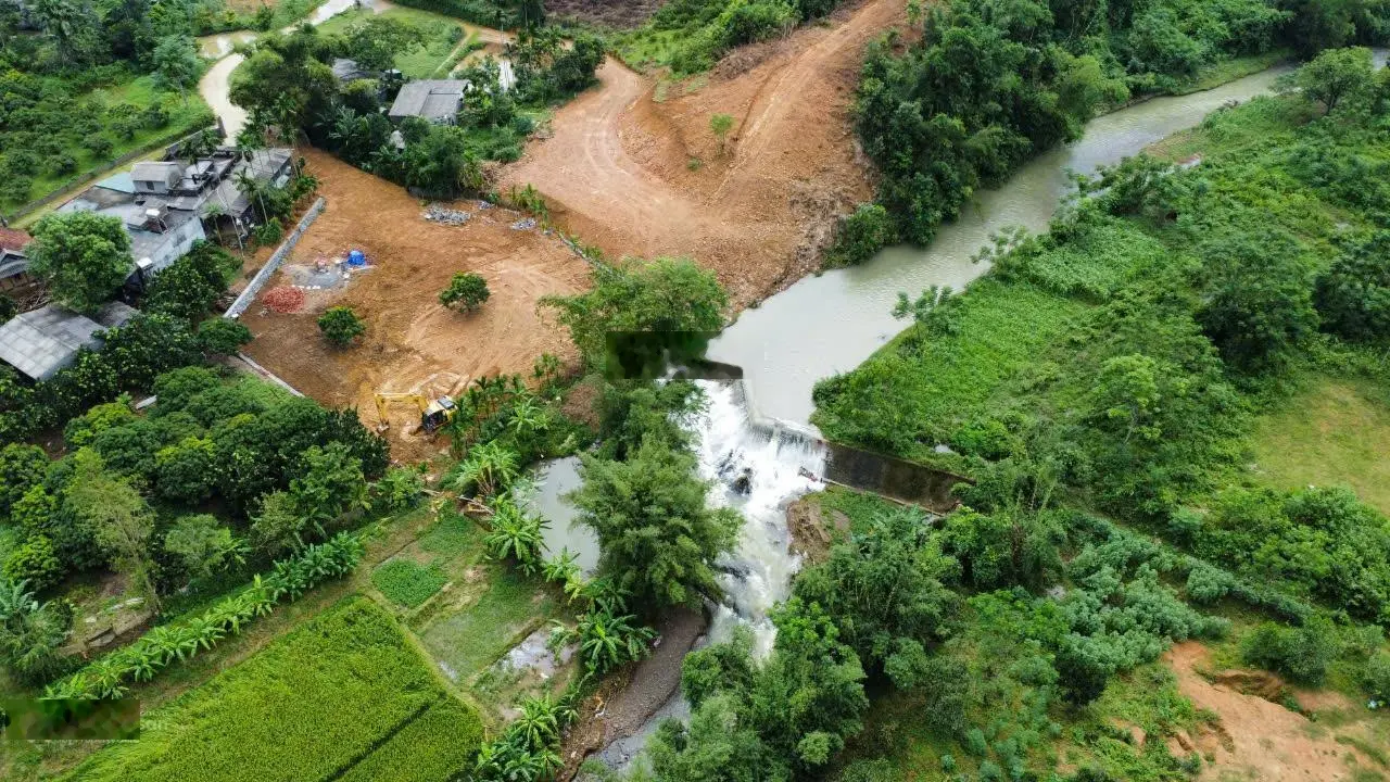 Bán 1,5ha đất, 446m2 thổ cư bám suối thác siêu đẹp tại Kim Bôi Hoà Bình, 1.35tỷ, 0969 065 ***