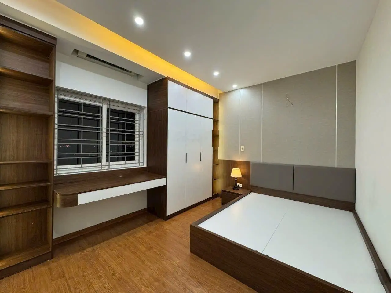 Căn hộ CT2 mặt đường Lê Đức Thọ - Mỹ Đình Sđ 93m. 3N. 2VS. BC Đông Nam View triệu đô,