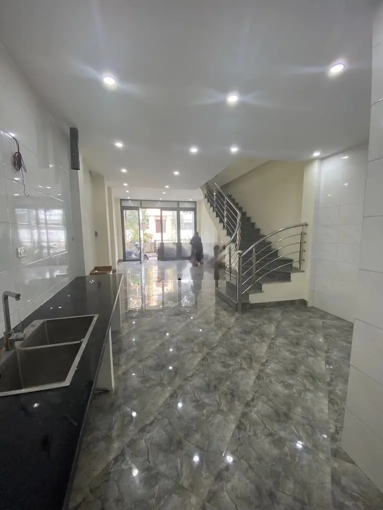 Mặt đường 2 oto tránh - đa sỹ- 40m2- 2 thoáng-5 tầng - kinh doanh đỉnh