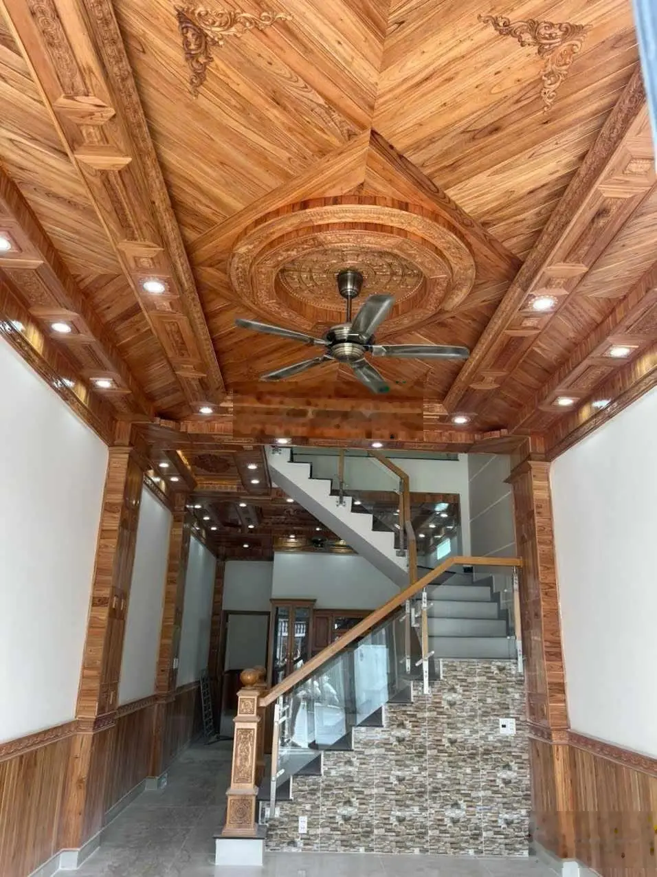 Mặt tiền huỳnh tấn phát dĩ an bình dương_135m2_ 3 tầng_ ngang hơn 4m_ 5,75 tỷ_ nội thất xin xò
