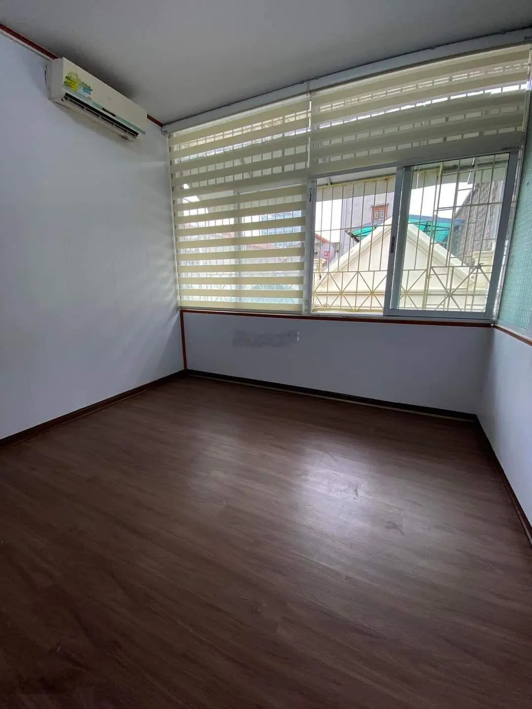 Bán căn hộ tập thể hoàng quốc việt - ôtô đỗ cửa - tặng full nội thất - 80m - 3 ngủ - 3 tỷ nhỉnh