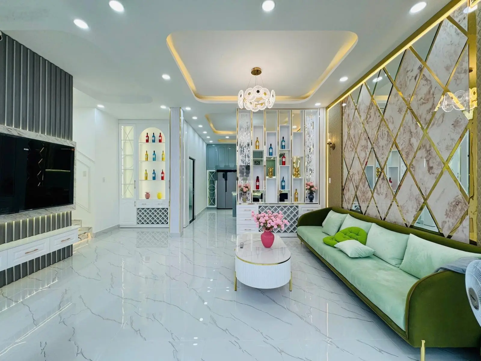 Bán biệt thự Phú Mỹ Quận 7 DT 8x14m, trệt 2 lầu nhà mới decor bán gấp 8,9 tỷ bank cho vay 70%