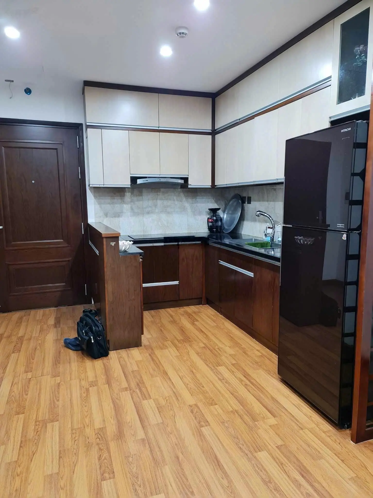Chủ nhà cần bán gấp căn hộ 2pn2wc V4 tầng trung 70m2 chỉ 4,5 tỷ