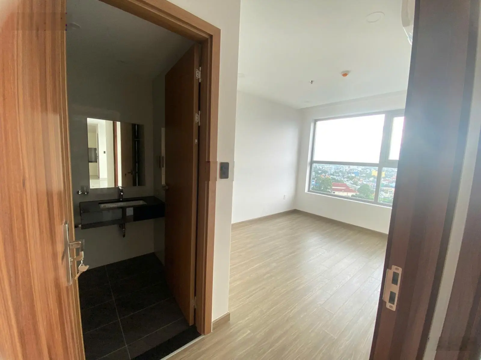 Chính chủ do kẹt tiền nên bán laị căn hộ 3PN giá thấp nhất dự án 3ty267, căn góc 2 mặt tiền