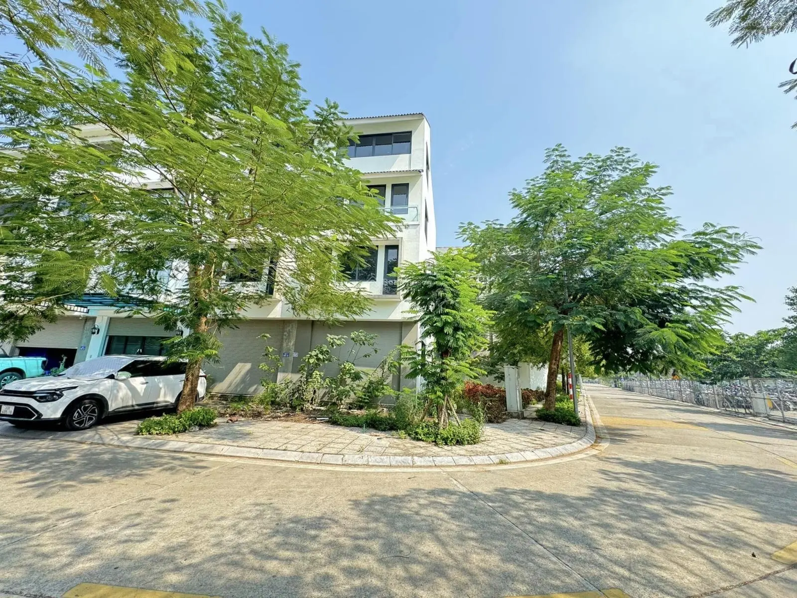Bán nhà giá sốc cho lô góc Geleximco Lê Trọng Tấn, 98m, MT 5m, 4 tầng, đối diện chợ, giá 19.3 tỷ
