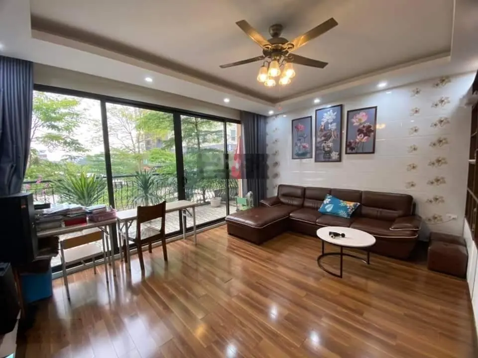 Bán nhà phân lô ngõ 10 phố Nguyễn Văn Huyên 85 m2 4 tầng mặt tiền 5.8 m giá 26 tỷ