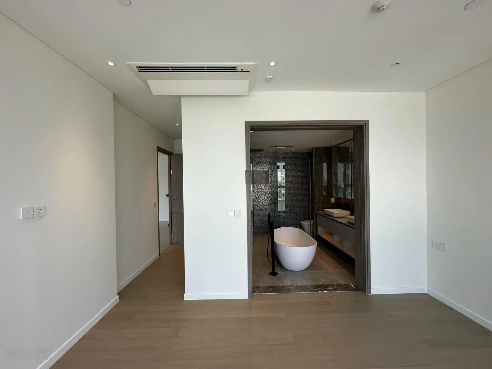 Băn góc, 3PN, thang máy riêng, tầng cao, view trực diện sông & Q1, giá 52 tỷ