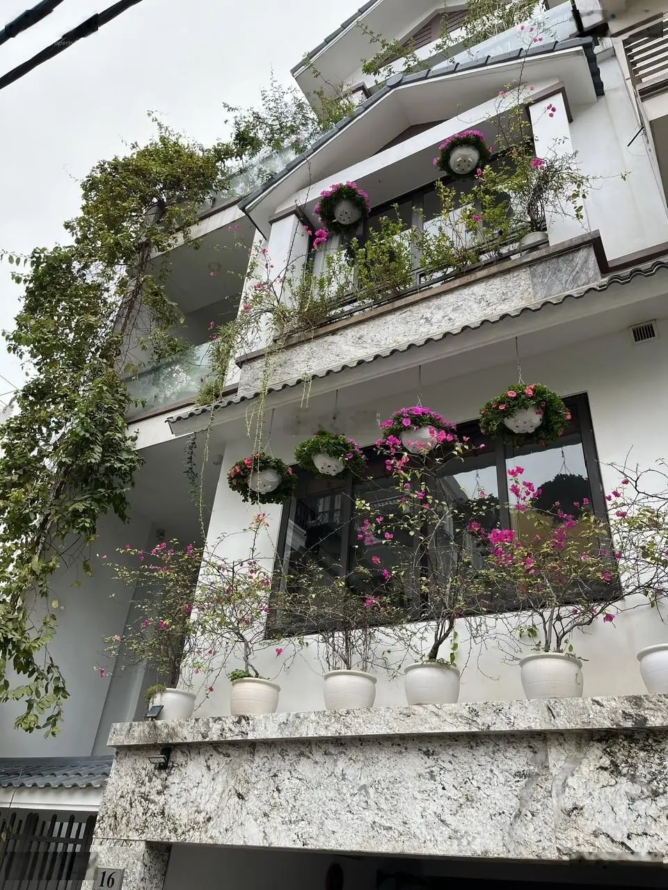 Bán nhanh biệt thự đường Cổ Linh, Long Biên. Gara, 2 thoáng, full nội thất. DT100m2 MT 7.2m, 17.5tỷ