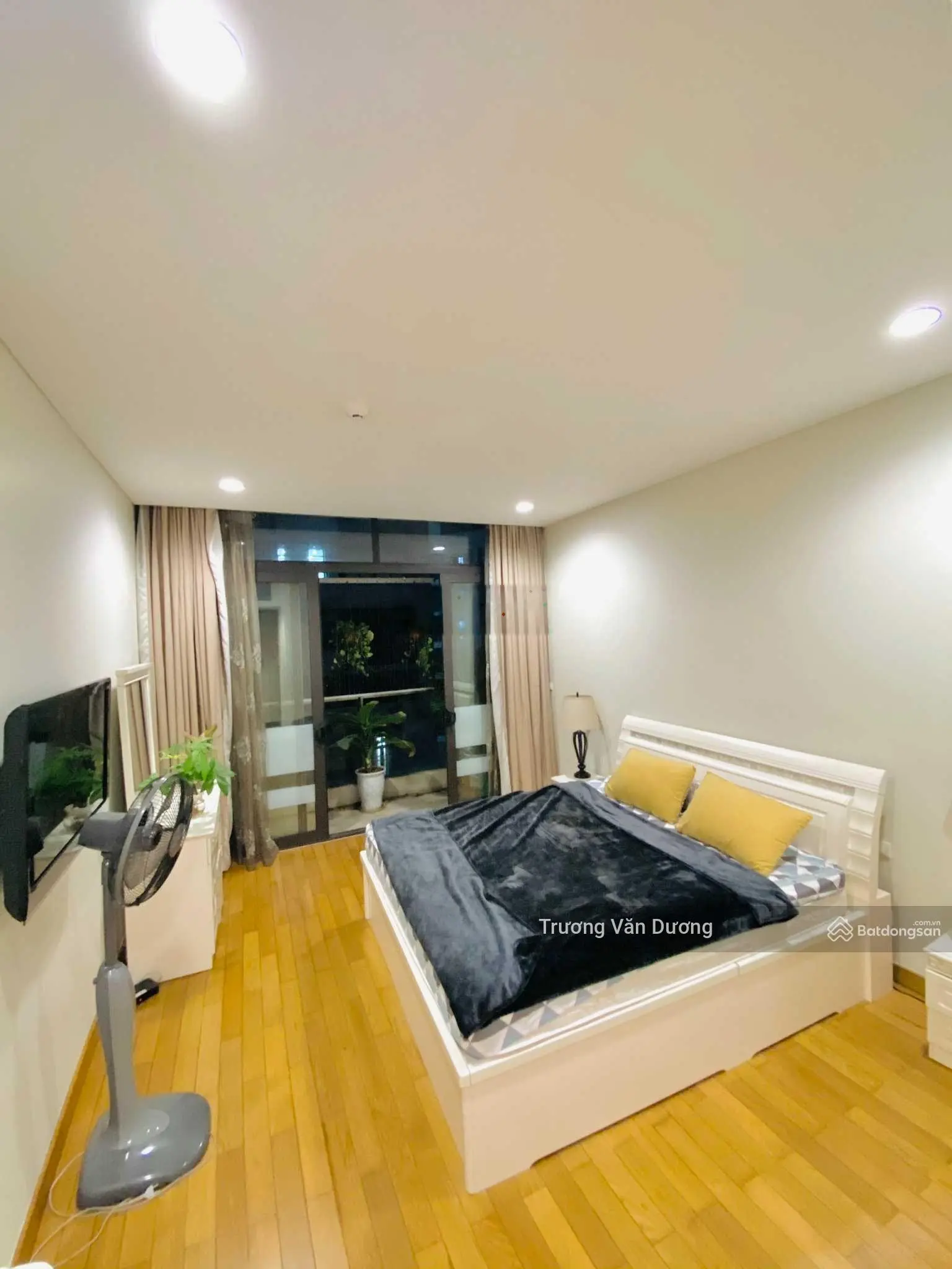 Bán căn hộ 2PN 133m2 Chung cư Dolphin Plaza Mỹ Đình. Nội thất cơ bản, Sẵn sổ. LH 0923 559 ***