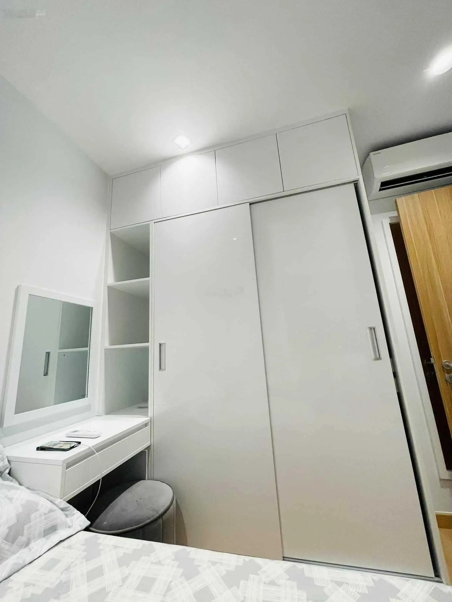 Cần bán căn hộ ngay trung tâm TP. Thủ Đức, 2 phòng ngủ đầy đủ nội thất, giá rẻ hơn thị trường
