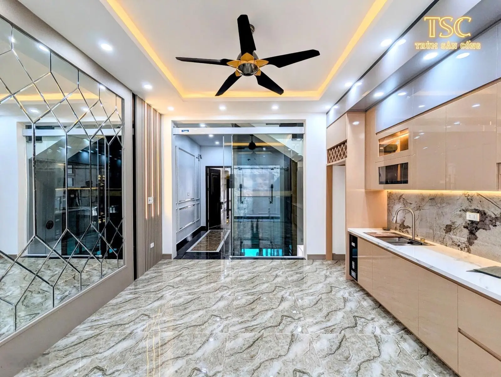 Bán nhà 5 tầng phố 193 Văn Cao. Diện tích: 80m2 x 5 tầng có thang máy, vị trí đẹp