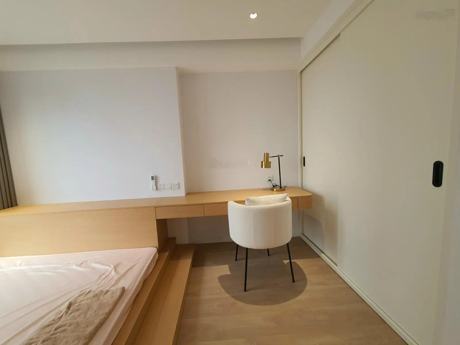 Bán Duplex góc siêu đẹp, mặt Đông Nam view Biệt thự đảo Ecopark, full nội thất xịn sò mới 100%