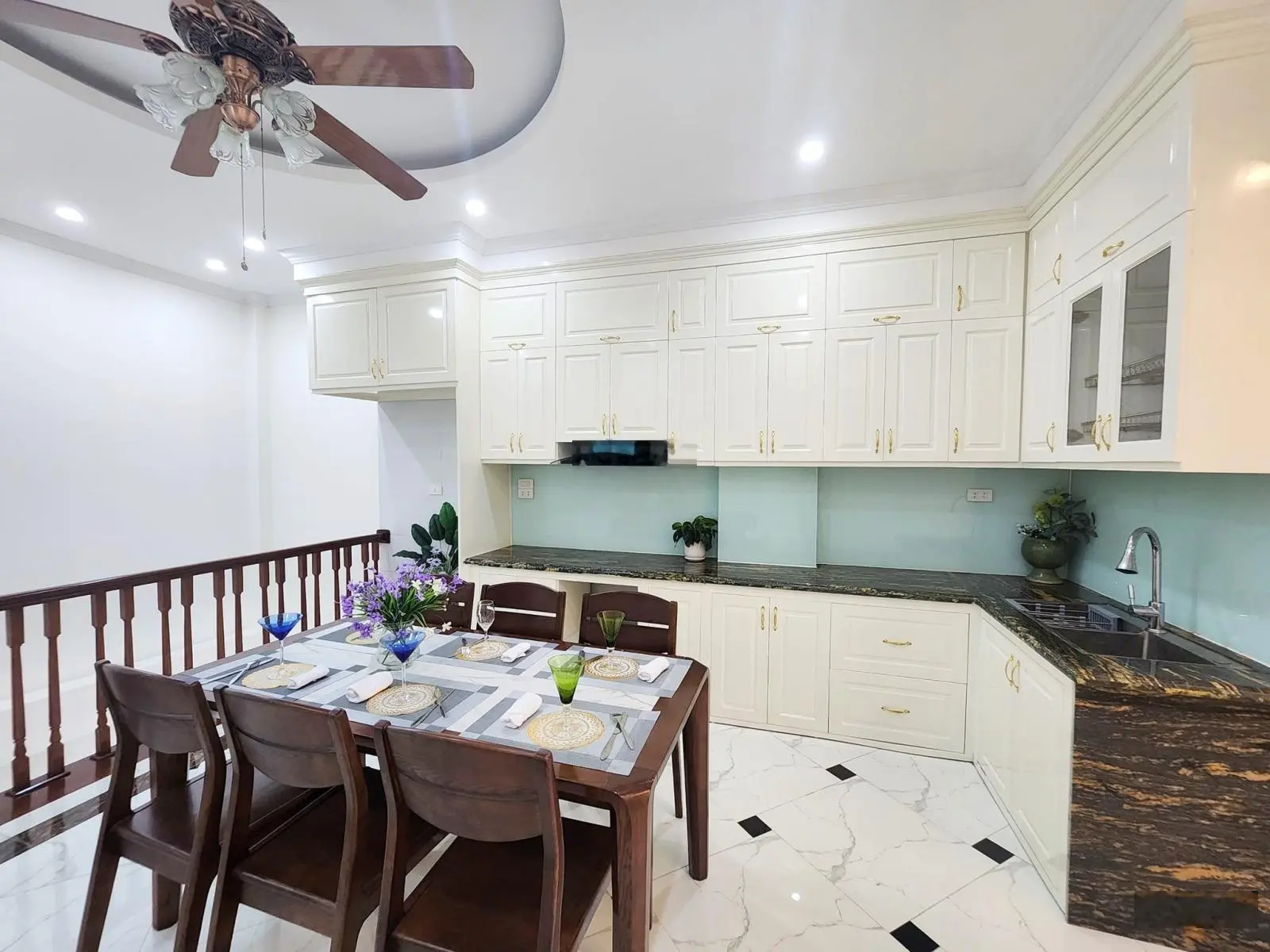 Liền kề mặt chợ, kinh doanh sầm uất, 110m2, 5 tầng, giá 25 tỷ, khu Đô Thị Văn Quán, Quận Hà Đông