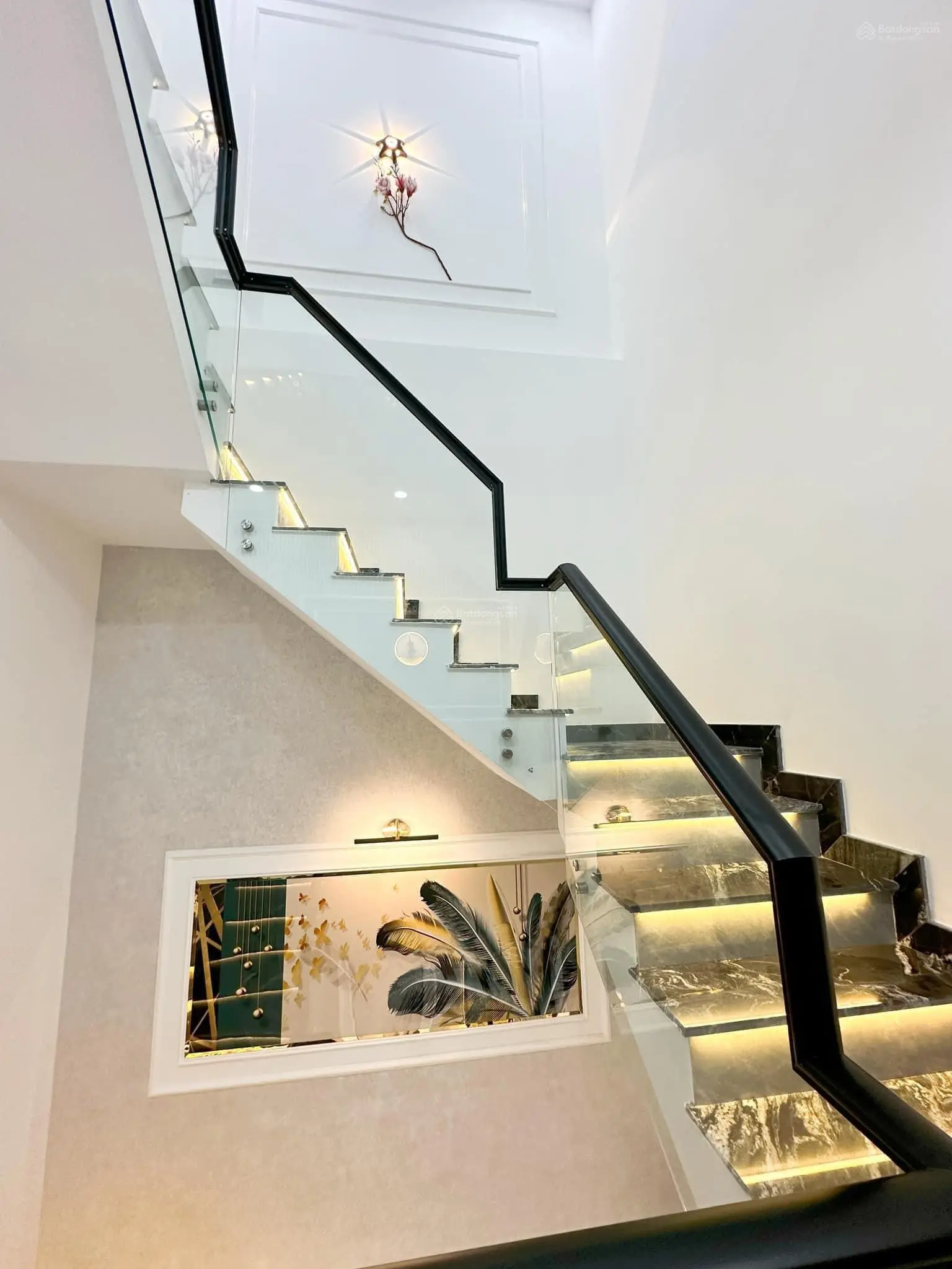 Bán nhà mới - siêu phẩm nhà phố 3 tầng lộ giới 19m