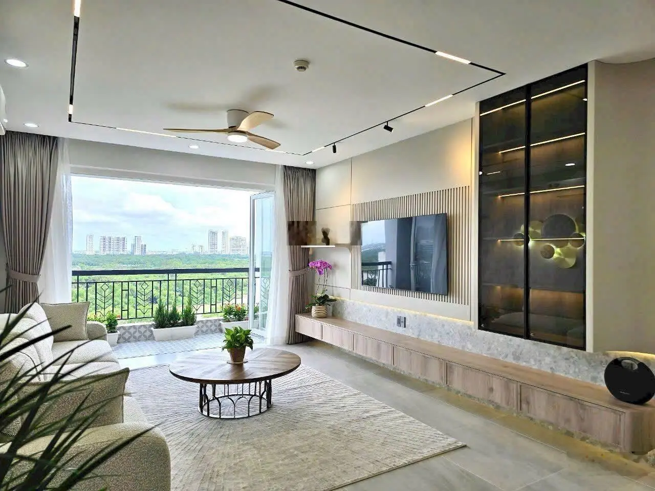 Thiện chí bán căn hộ mới 100% 3 phòng ngủ view sông cực đẹp như hình ảnh. Giá hợp lý