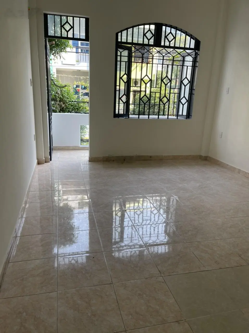 Cần bán nhà 4 tầng ngang 5,5m 84m2 - 5PN vào ở ngay - Sân bay T3 Hoàng Hoa Thám QTB