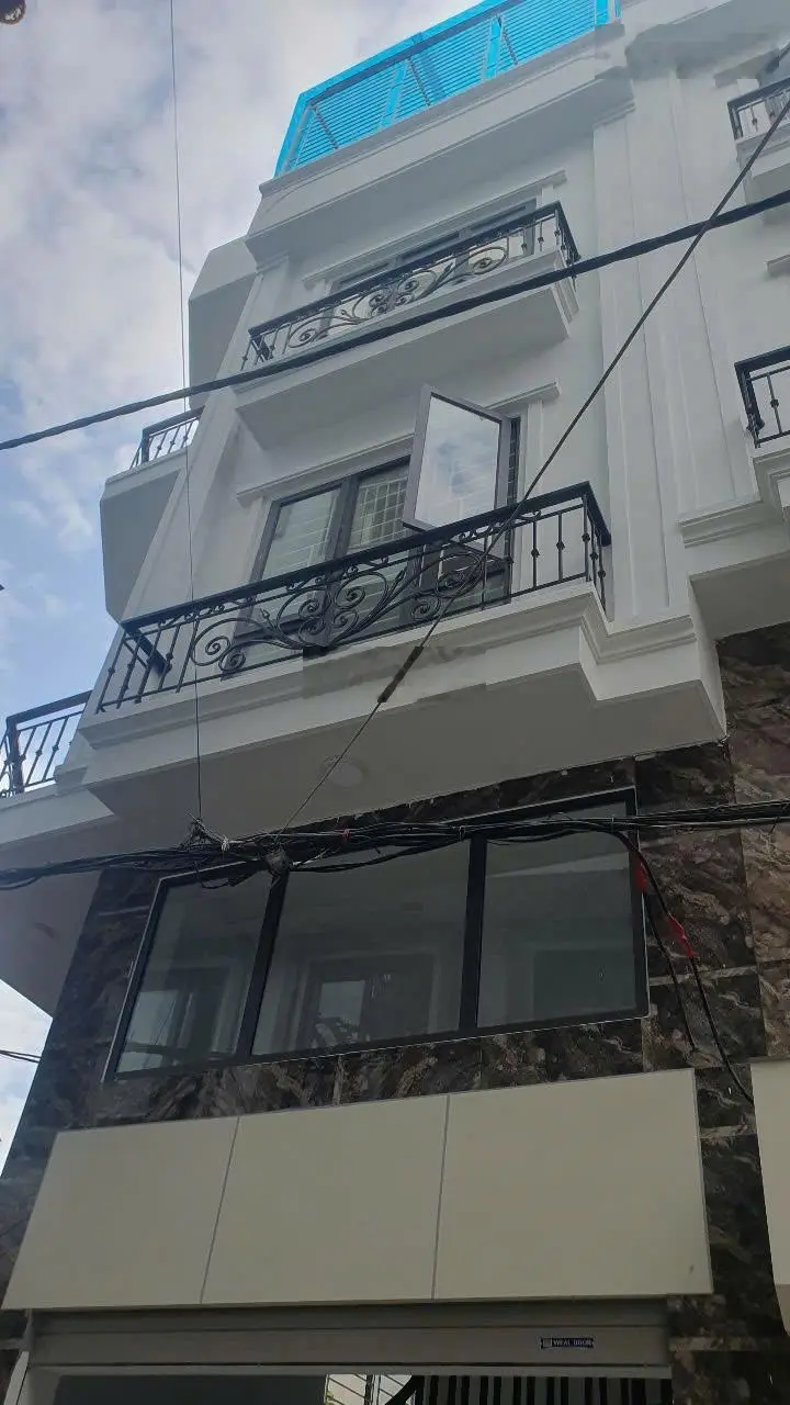 Bán nhà Hoàng Mai, lô góc, ô tô vào nhà, view hồ Linh Đàm, 37m2, giá tốt 6,8 tỷ