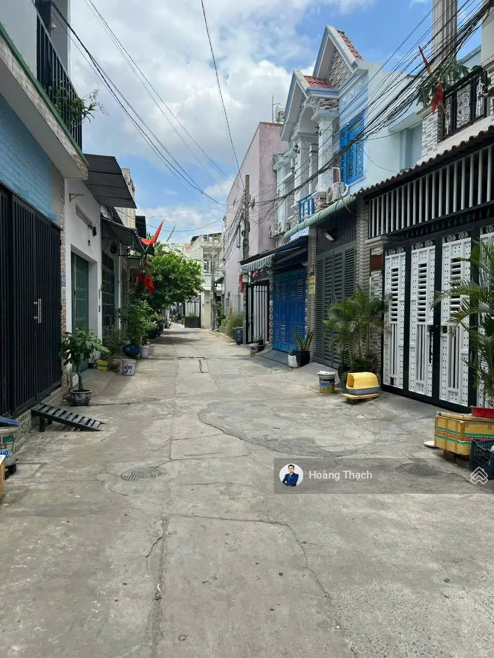 Bán nhà 2 lầu đường Cao Bá Quát cạnh trường THCS Dĩ An đường ô tô